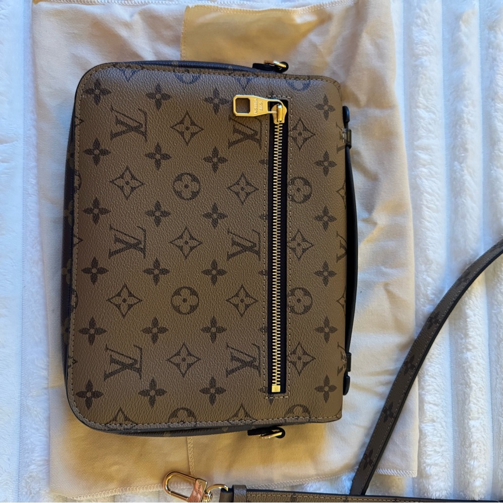 Louis Vuitton Pochette Métis Bag - Picture 7 of 16